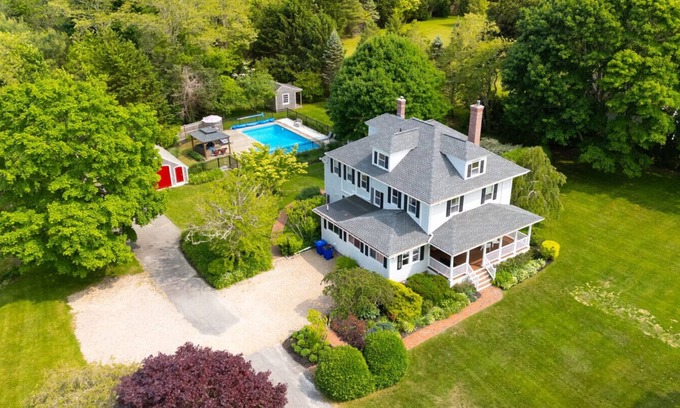 Cataumet House | 1.2 Acre Estate | Pool | Close to Beaches | Games