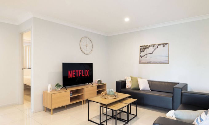 Rocklea Apartment | 1 Bdr Apt! Garage! Clean! GST Credits! 221D1