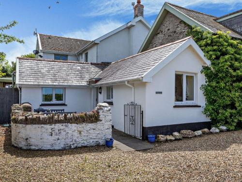 Ilfracombe House | 1 Bed in Combe Martin PARSC