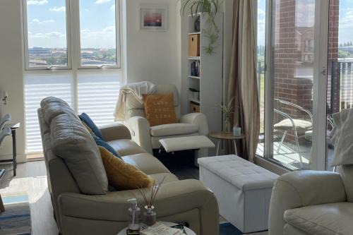 South Hornchurch Apartment | 1 Bed - Sleeps 4 - Parking Pets Wifi