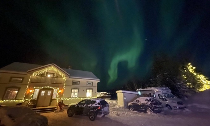 Tromso Apartment | 1 Bed Studio - Sleeps 2 - Wifi - Hot Tub - Sauna