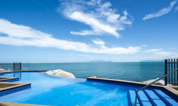 Nelly Bay Apartment | 1 Bright Point Apartment 4202
