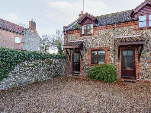 Holt House | 1 Crowlands Cottages