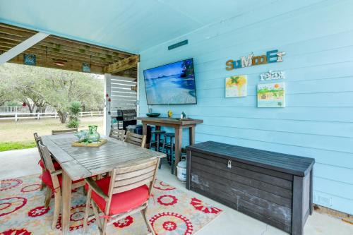 Rockport House | 1 Mi to Marina Cozy Anglers Cottage in Rockport