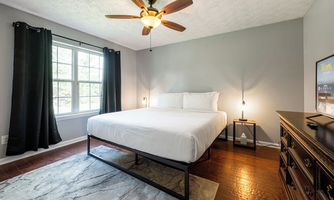 Emerson House | 1 Mile to Lakepoint with Fenced BKYD, Pet-Friendly