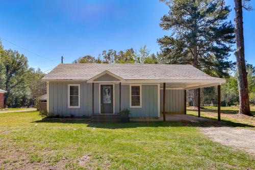Iuka House | 10 Mi to Tennessee River Blue Willow-Themed Home