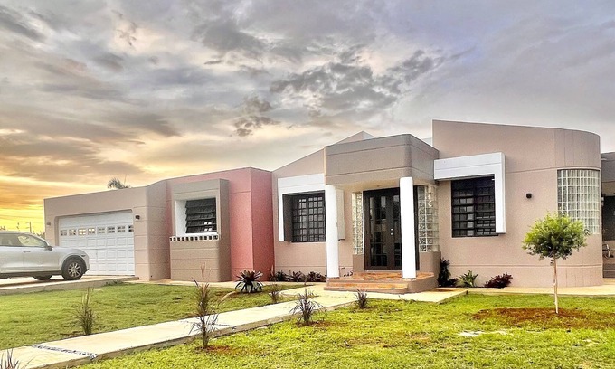 Cocos House | 10-minute to the beach from this spacious house for 12 persons