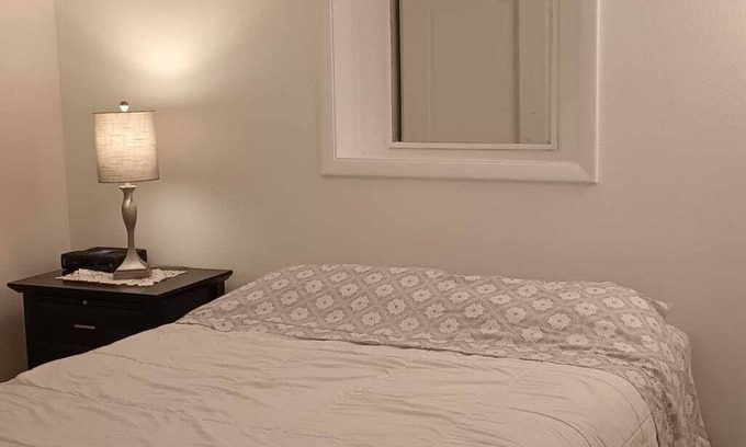 Greenacres Apartment | 10 minutes from downtown
