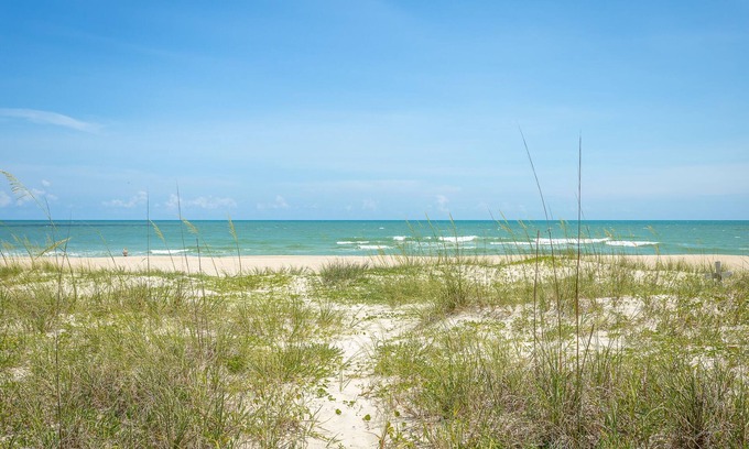 East End House | 10% off November! Beachfront, ground level, 2bed/1bath, screened porch.