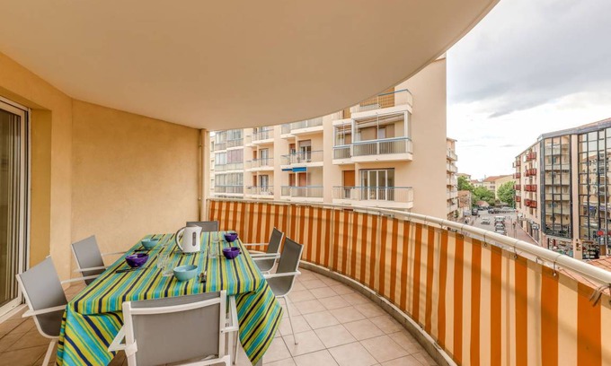 Saint-Raphael Apartment | 100 m² Apartment ∙ 2 bedrooms ∙ 6 guests