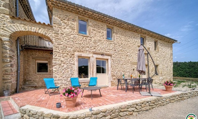 Chabrillan House | 100 m² Gîte ∙ 2 bedrooms ∙ 6 guests