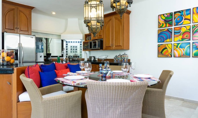Downtown Condo | 102 m² Condo ∙ 2 bedrooms ∙ 5 guests