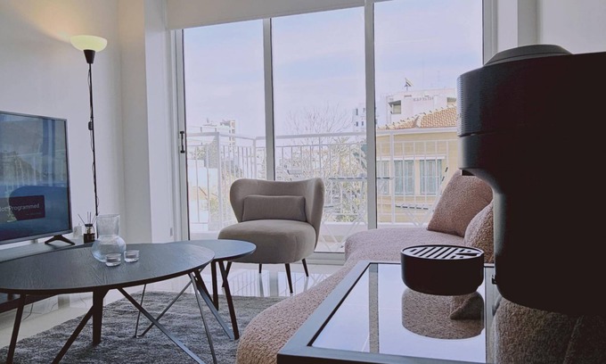 City Centre Apartment | 104 NIC - 102 Stay Cosmo City Suite