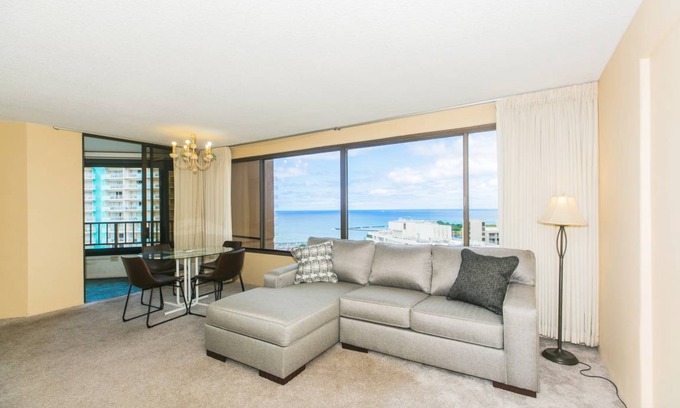Waikiki Condo | 105 m² Condo ∙ 2 bedrooms ∙ 4 guests