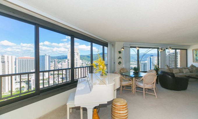 Waikiki Condo | 105 m² Condo ∙ 2 bedrooms ∙ 4 guests