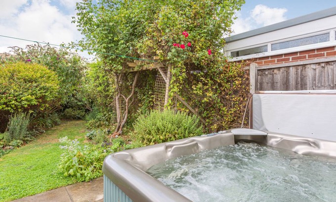 Burnham-on-Sea Cottage | 105 m² Cottage ∙ 2 bedrooms ∙ 4 guests