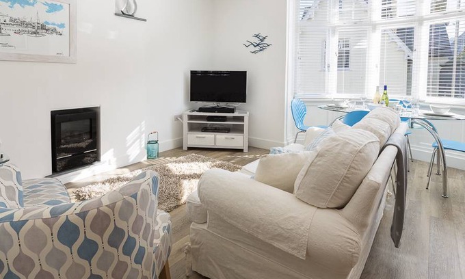 Dartmouth Cottage | 105 m² Cottage ∙ 2 bedrooms ∙ 4 guests