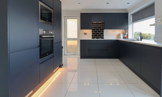 Prestatyn Cottage | 107 GRONANT ROAD, family friendly, with a garden in Prestatyn