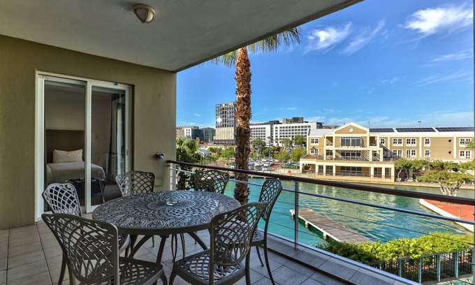 Victoria and Alfred Waterfront Apartment | 107 m² Apartment ∙ 2 bedrooms ∙ 4 guests
