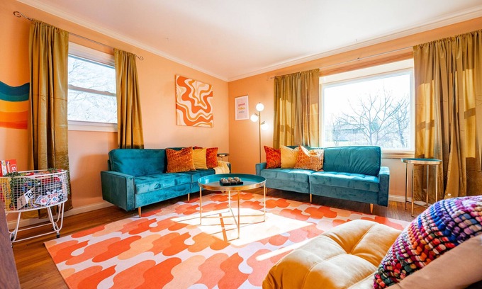Bloomington House | 10mins to IUB: 4bd - Karaoke - Pickleball