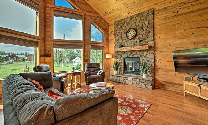 Pinetop Cottage | 11 Mi to Rainbow Lake: Woodsy Pinetop Oasis