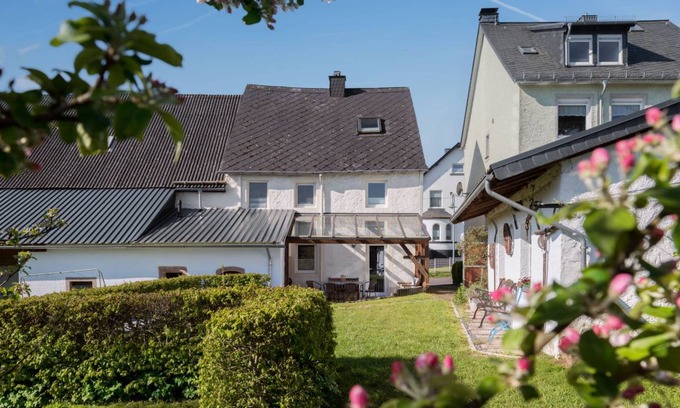 Manderscheid House | 110 m² House ∙ 4 bedrooms ∙ 7 guests