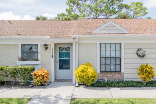 Fairgreen House | 1152 Fairvilla by Ocean Properties