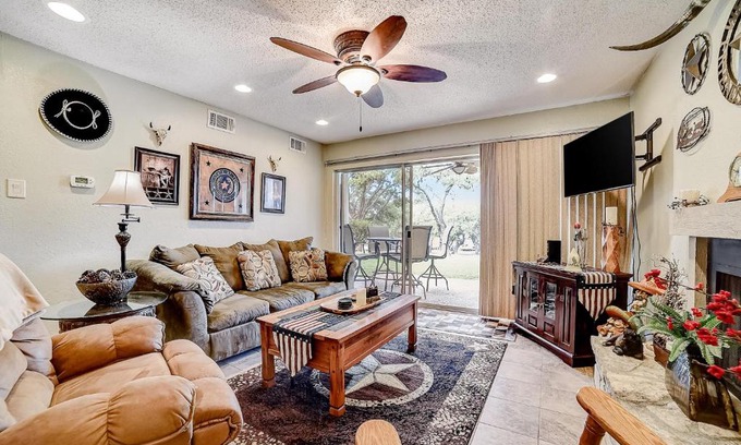 Canyon Lake Apartment | 1185 Parkview Dr Unit 22