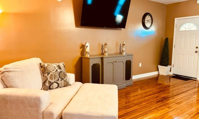 Lake Charles House | 12 GUEST HOME IN HISTORIC DISTRICT WITH FAMILY FRIENDLY PATIO