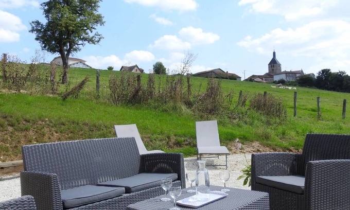 Dommartin-le-Franc House | 120 m² House ∙ 2 bedrooms ∙ 4 guests