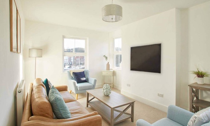 Whitby House | 120 m² House ∙ 3 bedrooms ∙ 8 guests