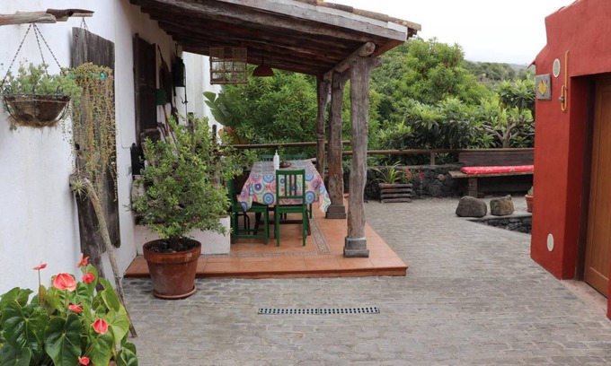El Tanque Villa | 120 m² Villa ∙ 5 bedrooms ∙ 9 guests
