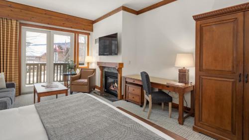 Stowe Area Resort | 1216 The Lodge At Spruce Peak Ski in Ski Out Studio Spruce Peak Village Views 2nd floor By Stowe Mountain Rentals