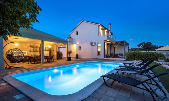 Drnis Villa | 127 m² Villa ∙ 3 bedrooms ∙ 6 guests