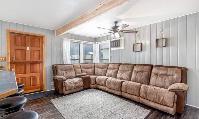 Bayview Boat Rental | 1270 ft² Boat