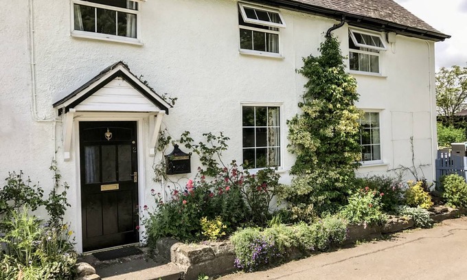 Clun Cottage | 130 m² Cottage ∙ 3 bedrooms ∙ 5 guests