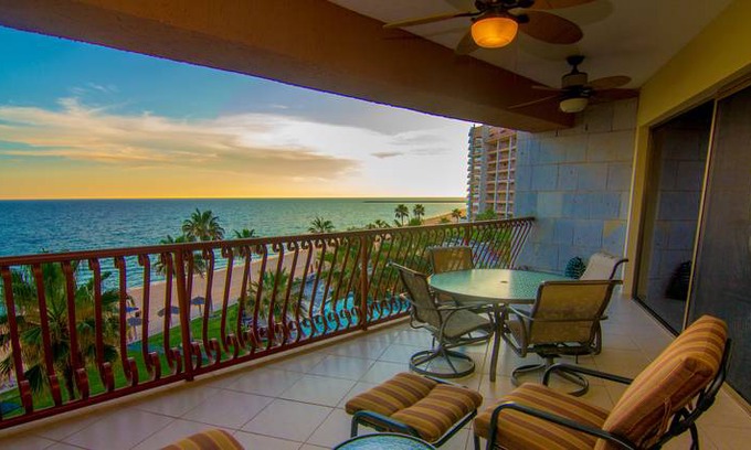 Sandy Beach Condo | 139 m² Condo ∙ 2 bedrooms ∙ 6 guests