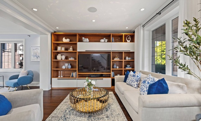 East York House | 15 Min to Downtown | Games Room | Private Parking | Private Backyard