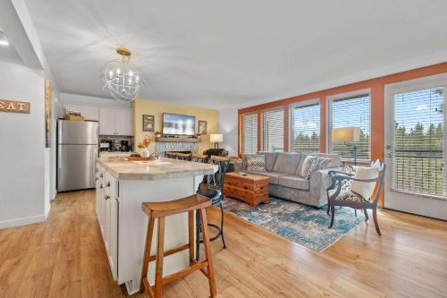 Bend House | 15 minute drive to Mt Bachelor Resort Perks