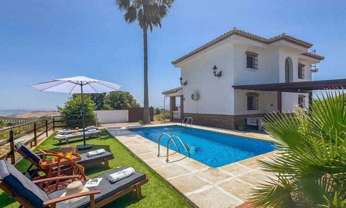 Alozaina House | 150 m² House ∙ 4 bedrooms ∙ 8 guests
