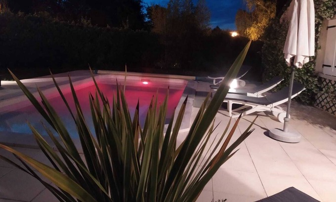 Saint-Aubin-de-Medoc Villa | 150m Beach Saint Aubin de Medoc, Medoc doors and close to the Ocea