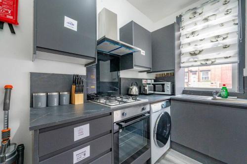 Leeds House | *15w* setup for your most amazing & relaxed stay + Free Parking + Free Fast WiFi *