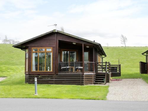 Tunstall House | 16 Badgers Retreat