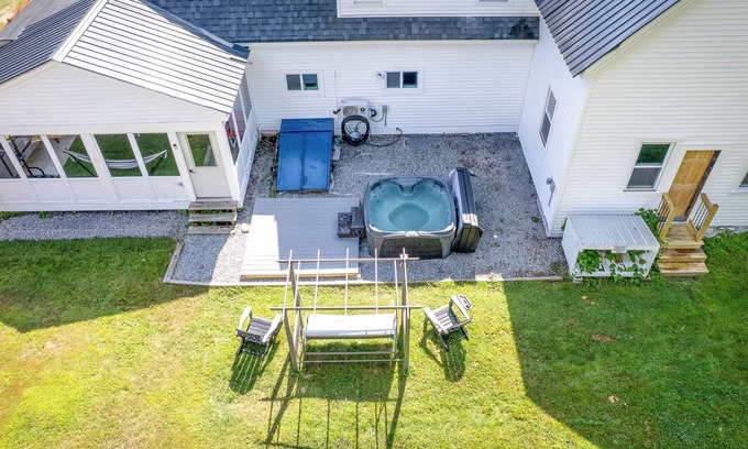 Antrim House | 16 ppl 2 hot tubs, game room, fire pit