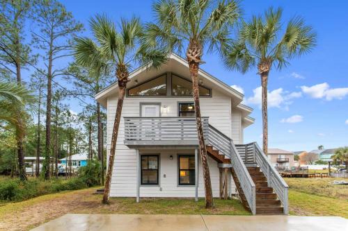 Gulf Breeze House | 1639 Stanford Rd