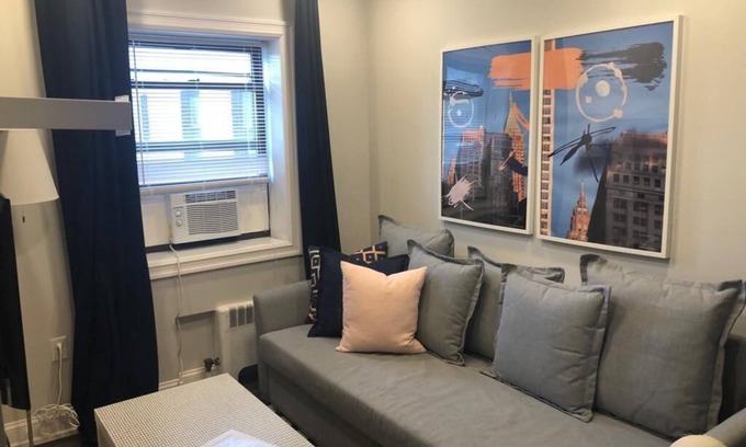 Industry Apartment | 1703 2H · Splendorous 2bed Apt/20 min to NYC-Parking Avail