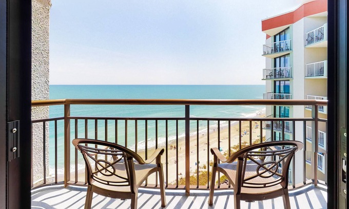 Myrtle Beach Apartment | 17th-floor oceanfront studio with AC, pool, hot tub & WiFi - snowbird-friendly