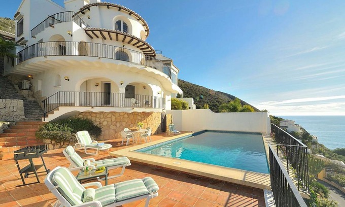 El Portet Villa | 180 m² Villa ∙ 4 bedrooms ∙ 8 guests