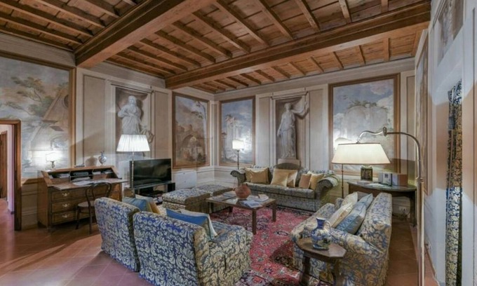 Santa Croce Apartment | 198 m² Apartment ∙ 3 bedrooms ∙ 7 guests