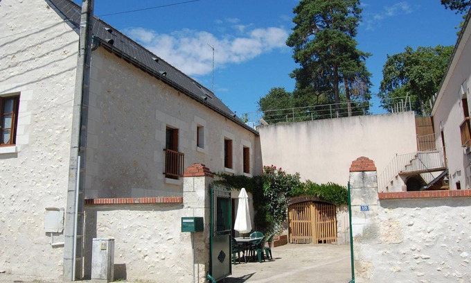Cangey Cottage | 19th Century Wine House, Loire Valley, parking, smoke-free cottage